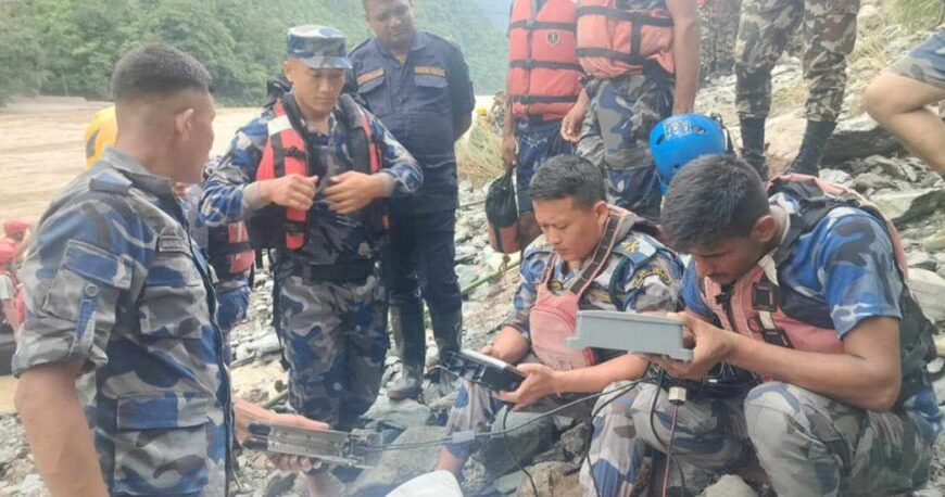 त्रिशूलीमा बेपत्ता बस र यात्रुहरुको वाटर ड्रोनमार्फत खोजी गरिंदै