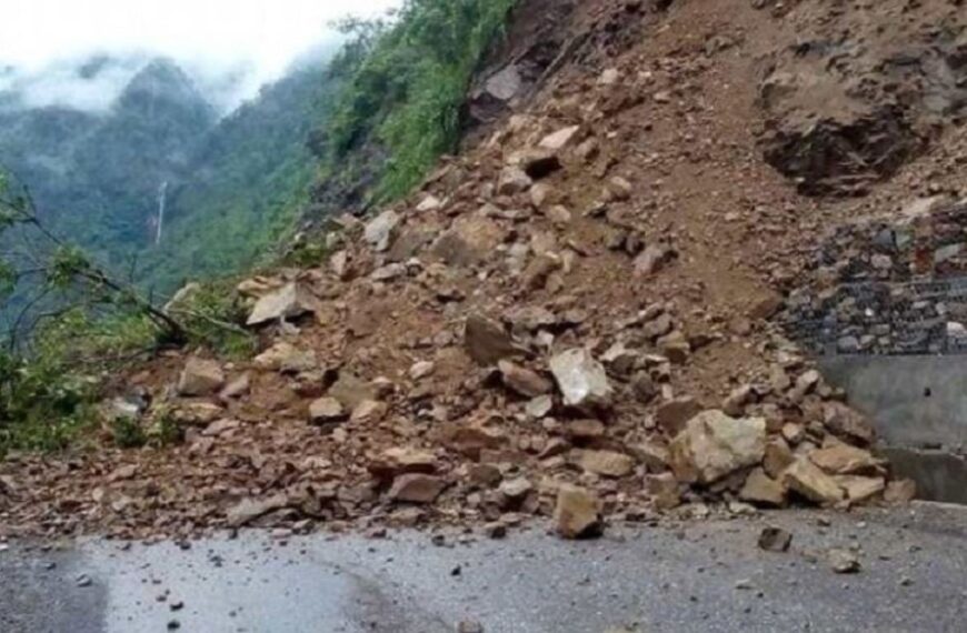 बझाङ र बैतडी जोड्ने जयपृथ्वी राजमार्ग अवरुद्ध