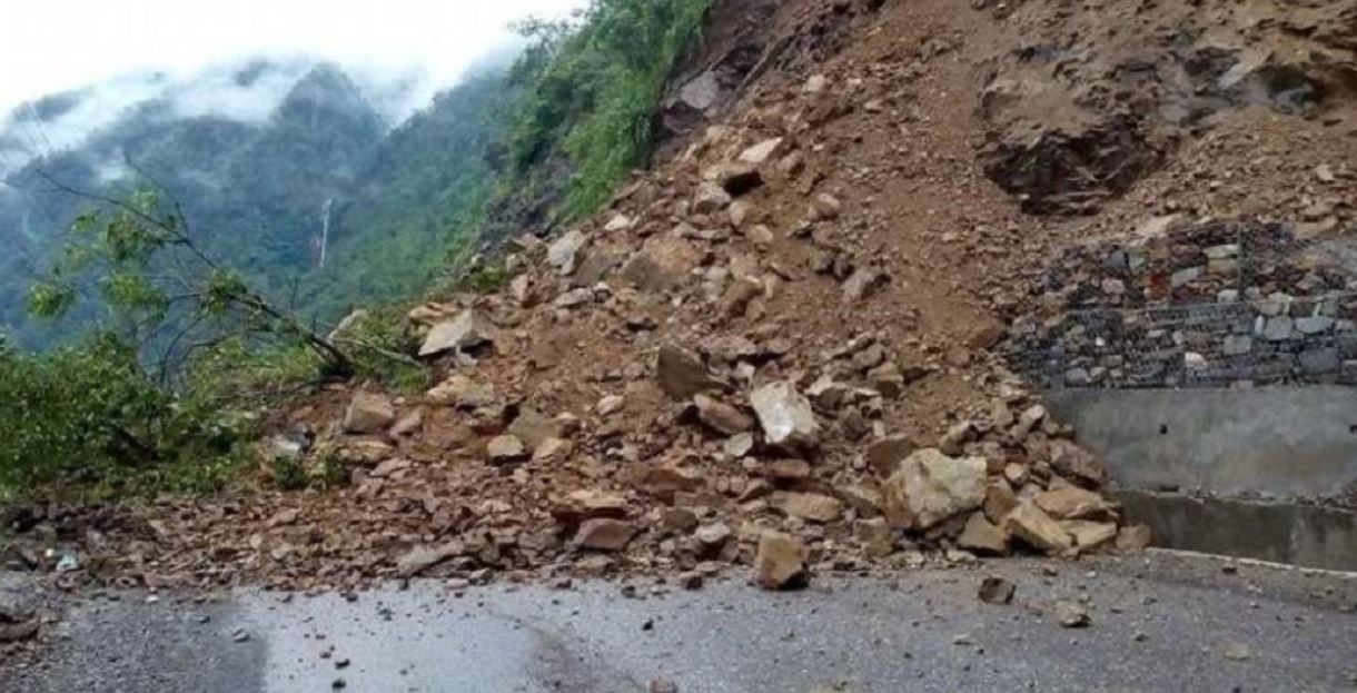 बझाङ र बैतडी जोड्ने जयपृथ्वी राजमार्ग अवरुद्ध