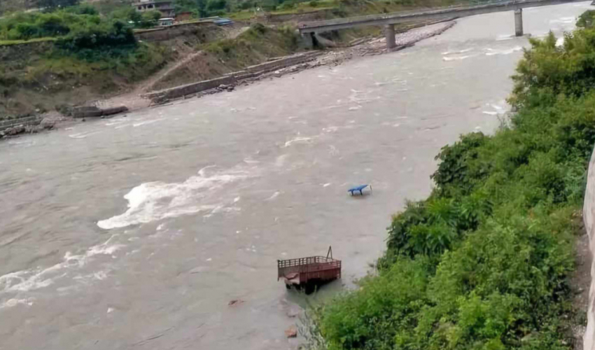 बझाङको सेती नदिमा ट्याक्टर दुर्घटना हुँदा दुई जना बेपत्ता