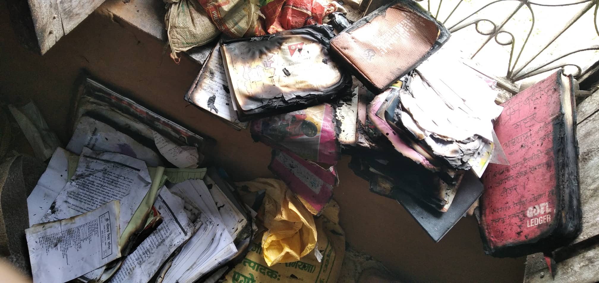 अछामको एक घरमा आगलागी