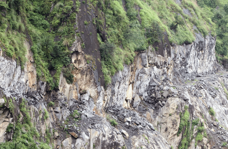 दार्चुलामा ढुंगा लागेर एक मजदुरको मृत्यु