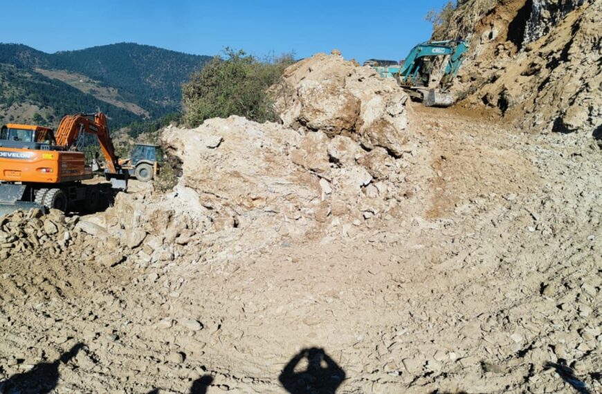 आईतबारबाट अबरुद्ध दशरथचन्द राजमार्ग सुचारु