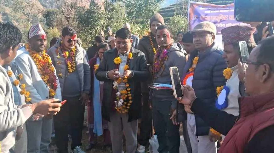 बैतडी एमालेमा प्रवेस गर्नेको लस्कर