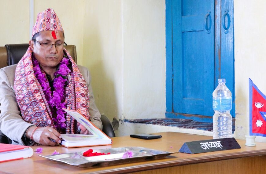 भुमी समस्या सामाधान आयोग बैतडीका अध्यक्ष पाण्डेयले गरे पदभार ग्रहण