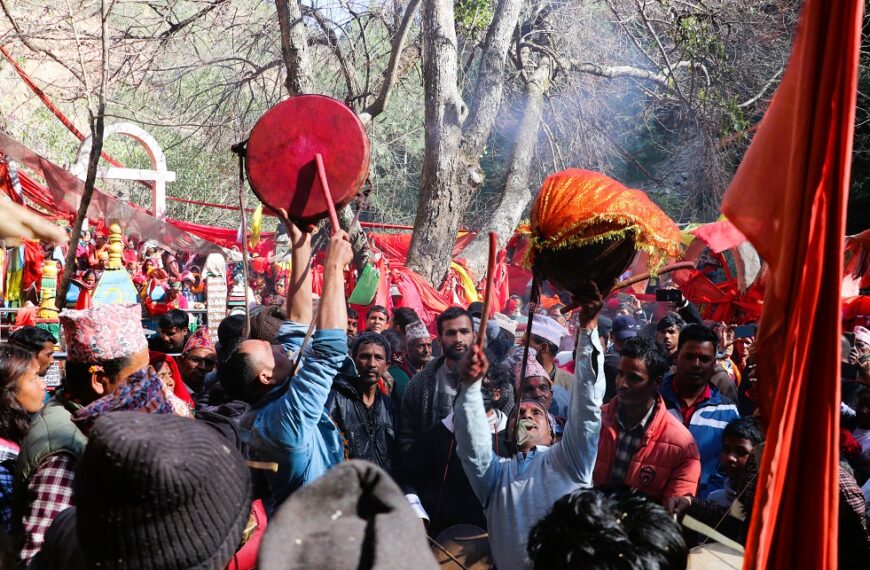 दलित मुल पुजारी रहेको बनारसी धाममा गैरदलित भक्तजनको बाक्लो भीड