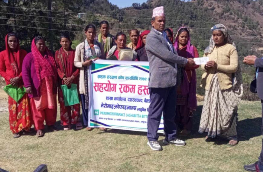 समुहका सदस्यलाई मेरो माइक्रोफाइनान्स वित्तीय संस्थाद्वारा विमा रकम हस्तान्त्रण