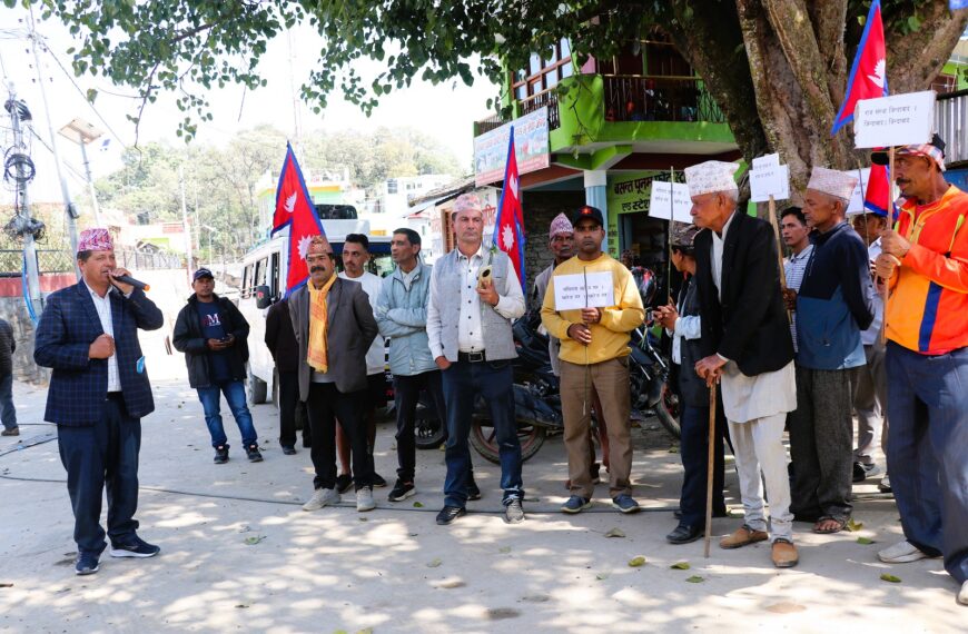 हिन्दुराष्ट्र र राजसंस्था पुर्नस्थापनाको माग गर्दै बैतडीमा पनि विरोध प्रर्दशन