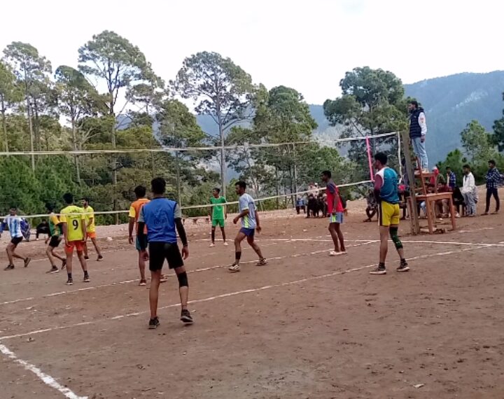 बैतडीको पाटनमा भइरहेको भलिबल प्रतियोगितामा सिद्धपुर निर्माण सेवा फाइनलमा प्रवेश