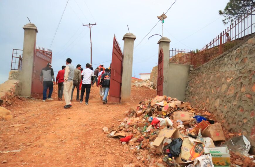 मेलाैली नगर गेटकाे फोहोर अझै उठेन, जनप्रतिनिधिको धम्कीले नगरवासी त्रसित