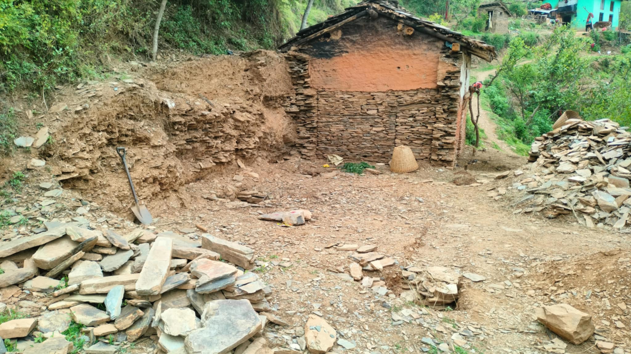 सहयोगीको भरमा अनाथ नबिनको घर बन्दै