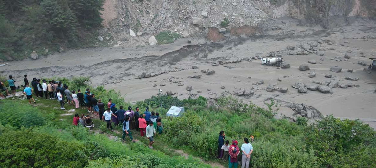 बाढीको वितण्डा–रसुवा बाढीमा फसेका ५० जनाको उद्धार