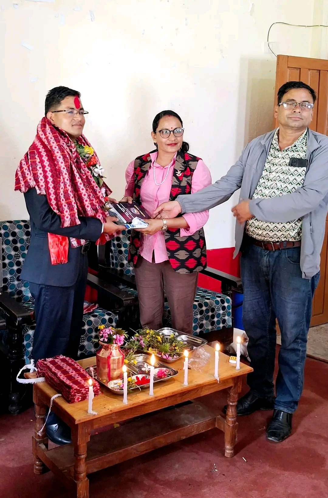 पञ्चेश्वरमा प्रमुख प्रशासकीय अधिकृत धामी हाजिर उपाध्यक्ष सहित कर्मचारीले गरे स्वागत