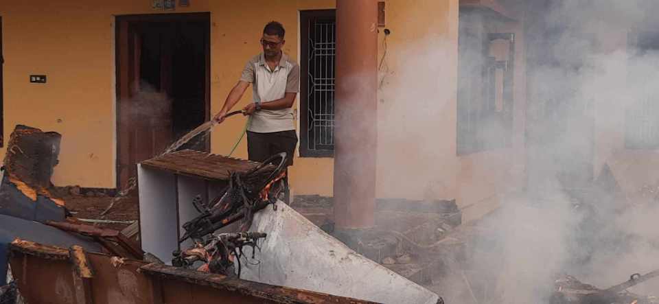 को हुन सरकारी र नीजी सम्पतीमा आगो निभाउने राष्ट्रसेवक कर्मचारी अनिल