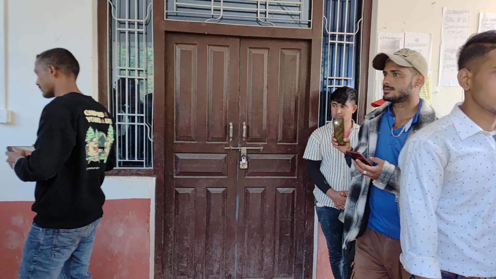 सूचना उपलब्ध नगराएको भन्दै गाउँपालिकामा तालाबन्दी