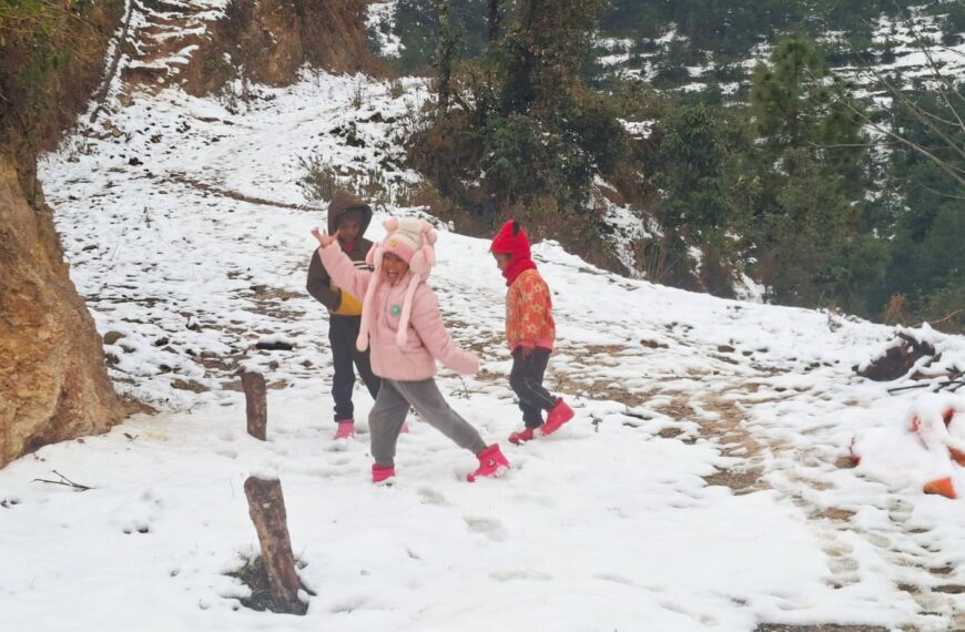 सुदूर पहाडमा हिमपात