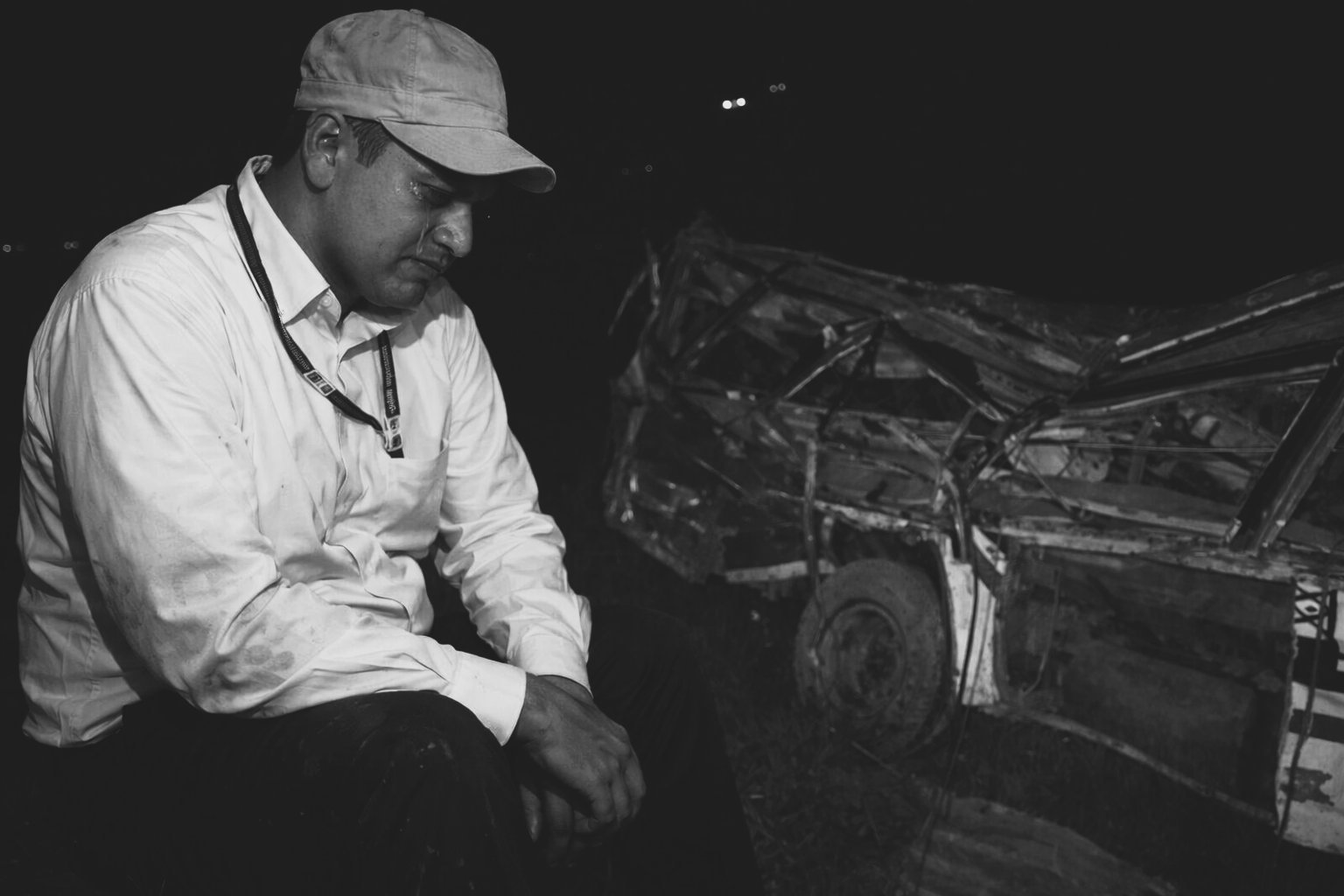 हाम फालेर बाँचेका अमरको आँखामा घुमिरहेको बस दुर्घटनाको दृष्य