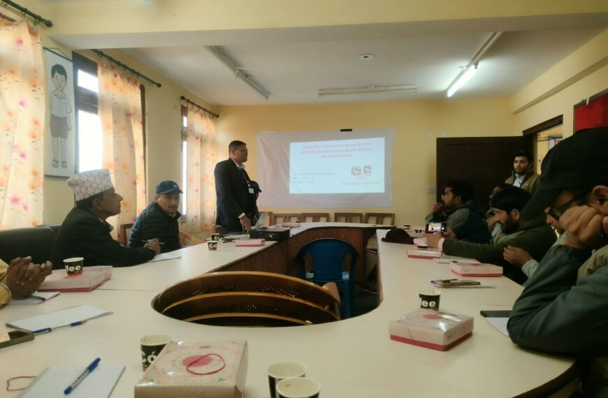 निर्वाचन कार्यालय बैतडीको संचारकर्मी संग अन्तकृया