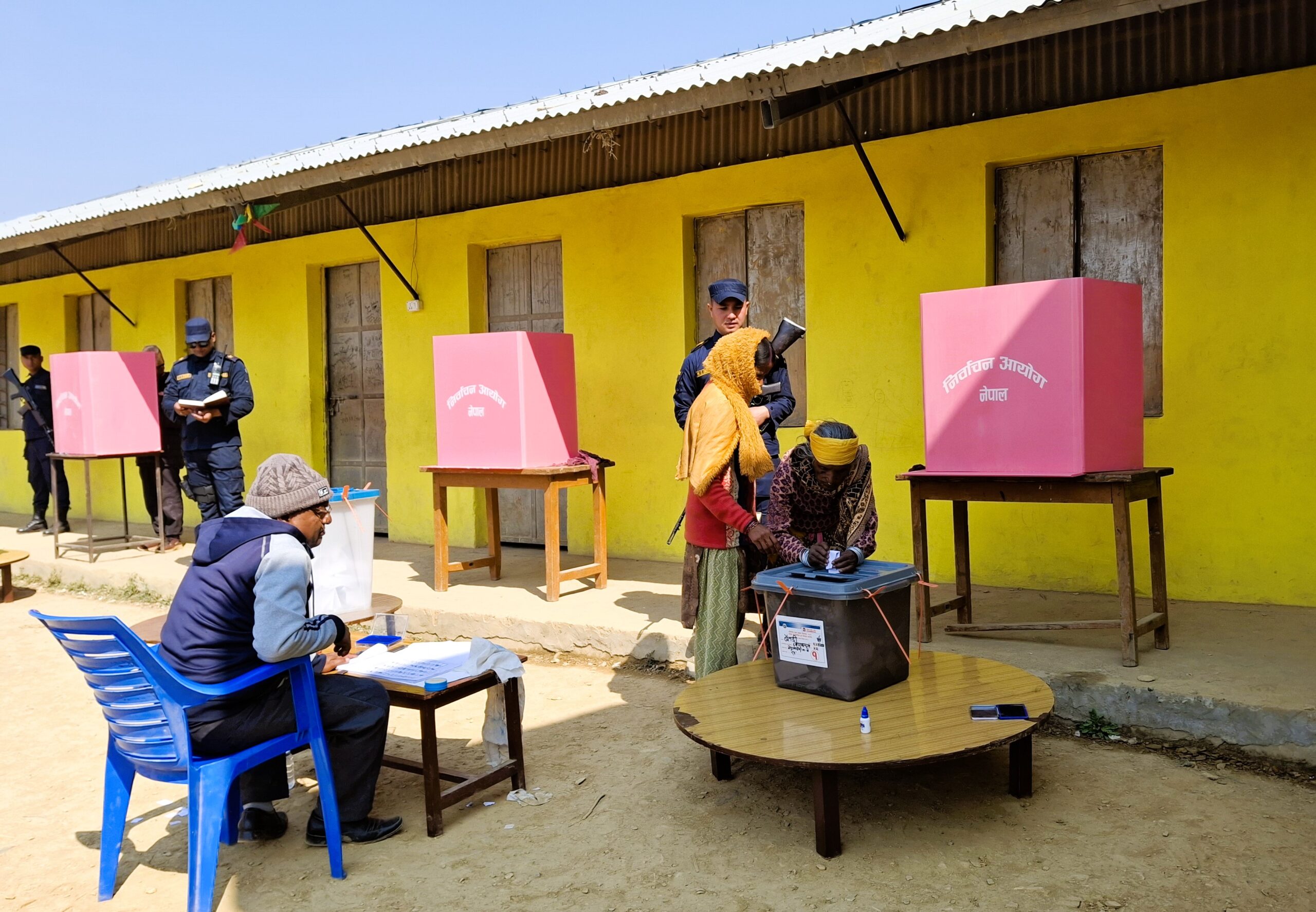 बैतडीमा शान्तिपूर्ण मतदान जारी, २८ हजार बढी मत खसे