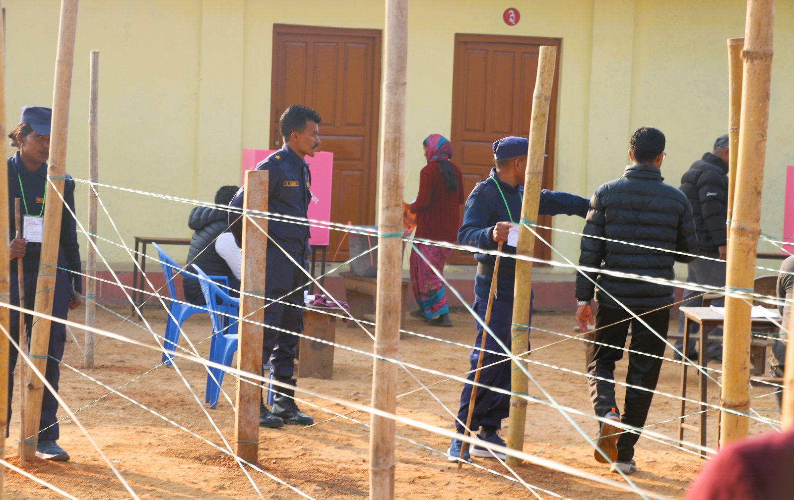 बैतडीमा शान्तिपुर्ण रुपमा मतदान हुदै