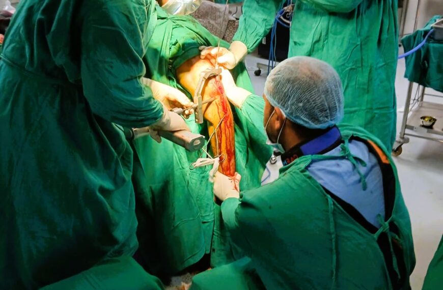 बैतडी अस्पतालमै भयो सानाे चिराबाट हाडजोर्निको जटील शल्यक्रिया