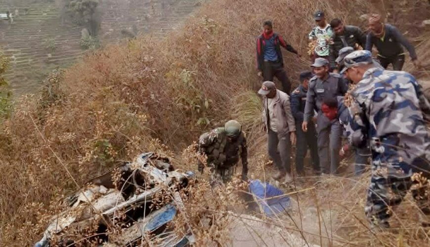 निर्वाचनकालागि सवार गाडी दुर्घटनामा मतदात अधिकृतको पनि मृत्यु