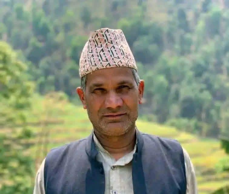 बैतडीमा मतदातालाई पैंसा बांडिरहेका काँग्रेस नेता भानदेव भट्ट पक्राउ