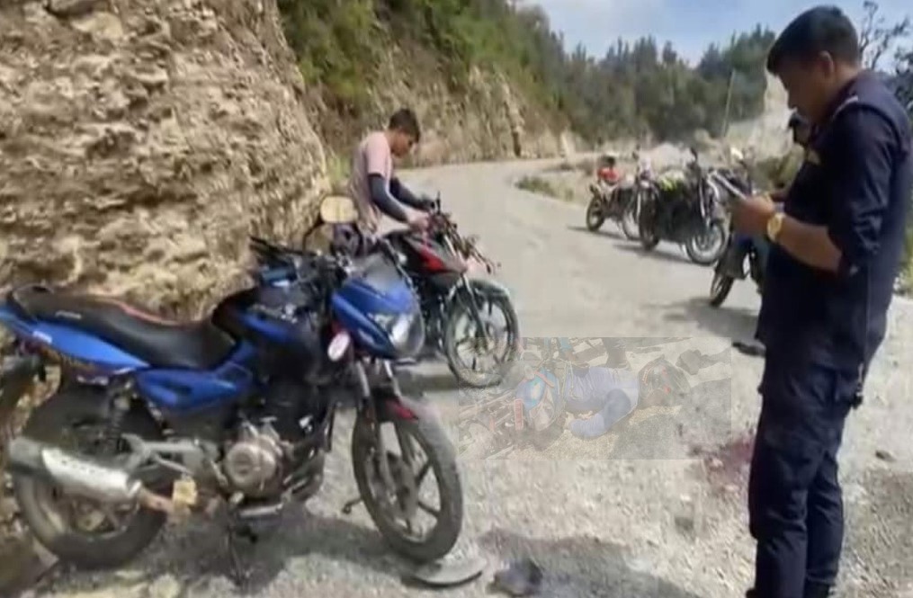 बैतडी: दुई मोटरसाइकल एक-आपसमा ठोक्किदा एकको मृत्यु, चार घाइते