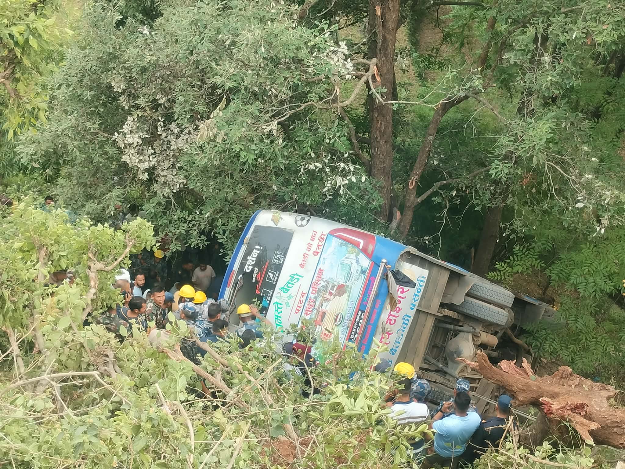 बैतडीमा बस दुर्घटना एक को मृत्यु दश घाइते