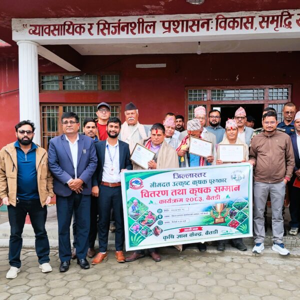 बैतडीका तीन उत्कृष्ट कृषक पुरस्कृत