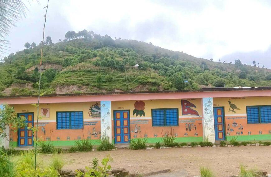 पञ्चेश्वरको नार्गाजुन आधारभूत विद्यालय पालडीमा बिदाको दिन पनि पढाइ