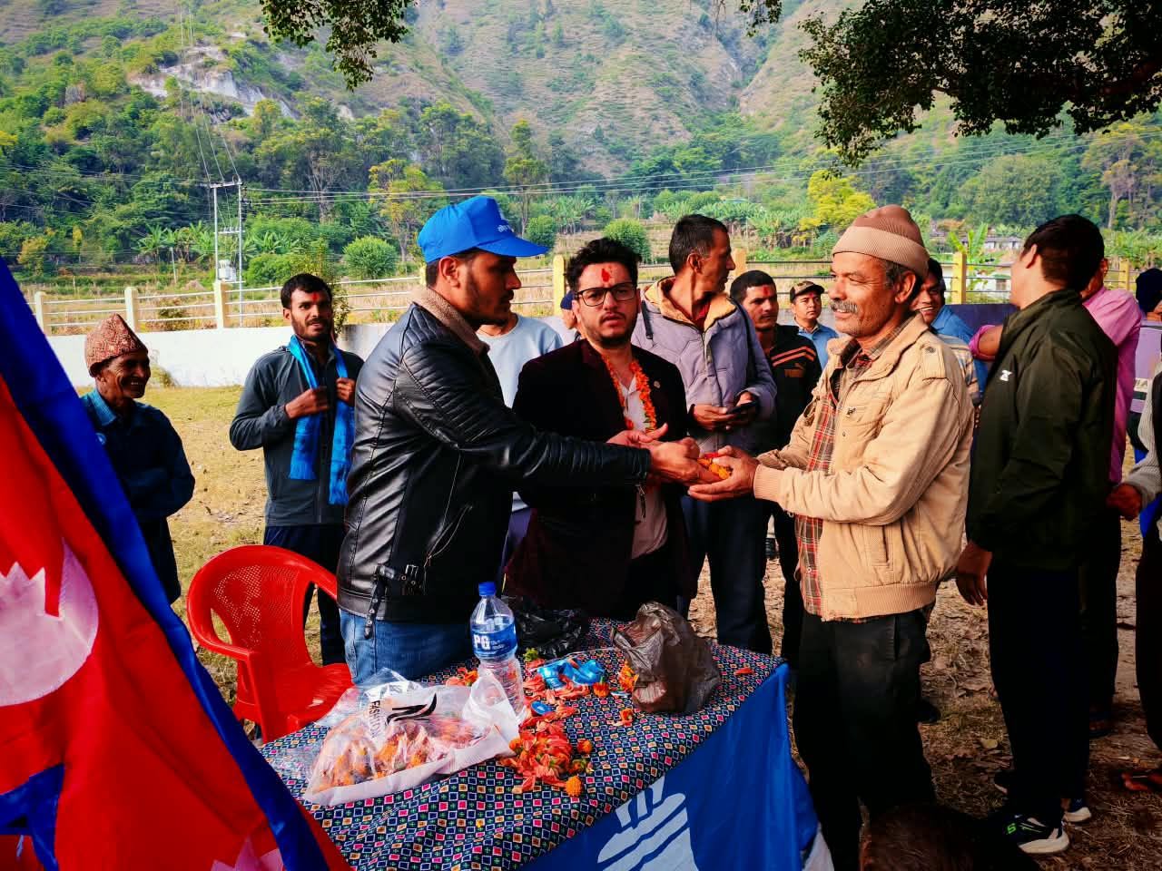 बैतडीमा रास्वपा प्रवेश गर्नेको लहर